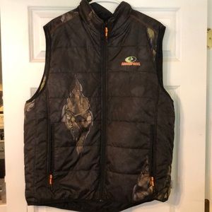 Reversible puffer vest